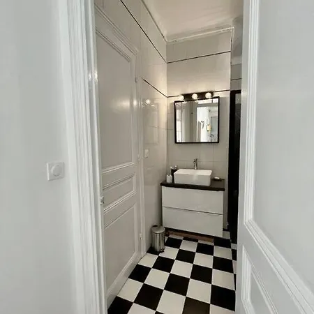 2 Pieces Cocooning Pres Du Port/gare Riquier Apartment Nice