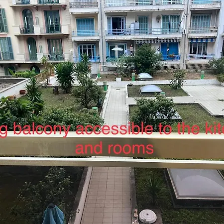 Beachfront And Sea View Entire 2 Crossing With Parking 4 Beds Two Double Bed And 2 Single Bed With 2 Sea View Balconies In Promenade Des Anglais Street 2 Bathroom 3 Wc With 40 Meters From The Beach With Perfect Air Conditioner Cooler * Nice
