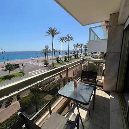 Beachfront And Sea View Entire 2 Crossing With Parking 4 Beds Two Double Bed And 2 Single Bed With 2 Sea View Balconies In Promenade Des Anglais Street 2 Bathroom 3 Wc With 40 Meters From The Beach With Perfect Air Conditioner Cooler Appartement *