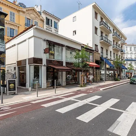 Apartment Ultra 2 Bdr Ac & Parking *