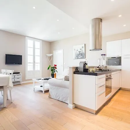 Superb - 2min To Apartment