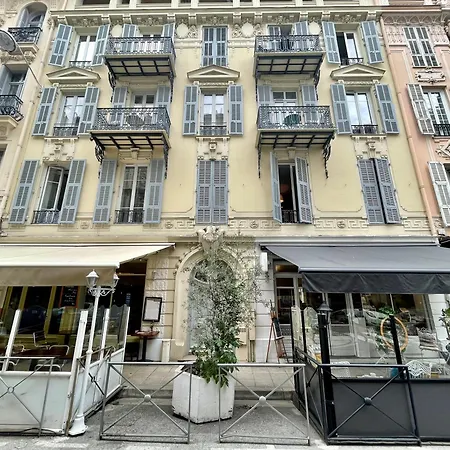 2 Pieces A Louer Au Coeur Du Carre D Or A Nice, Rue Dalpozzo A 150 Metres Des Plages Appart hôtel