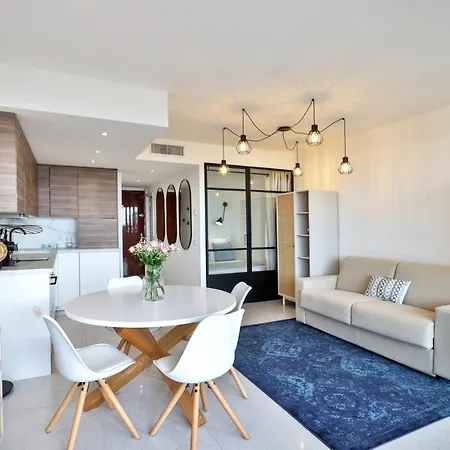 Incroyable Vue Mer, 2 Pieces Refait A Neuf Avec Piscine Sur Le Toit/ Wifi/ac Apartment