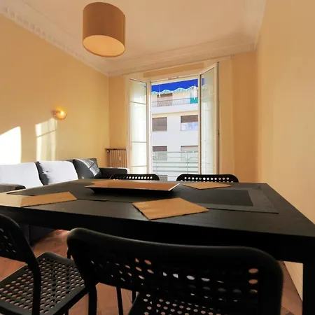 Chic & Spacious Getaway In - 10min To Appartement