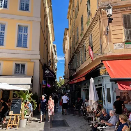 Old Town Place Rossetti Themed 2br Full Air Conditioning * Nice