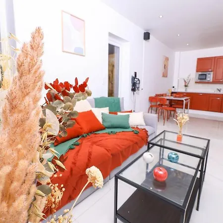 Apartment Amazing Garden In City Center - Aircon Nice