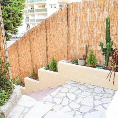 Apartment Amazing Garden In City Center - Aircon *