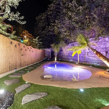 Amazing Garden In City Center - Aircon Apartment