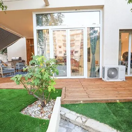Amazing Garden In City Center - Aircon Apartment *