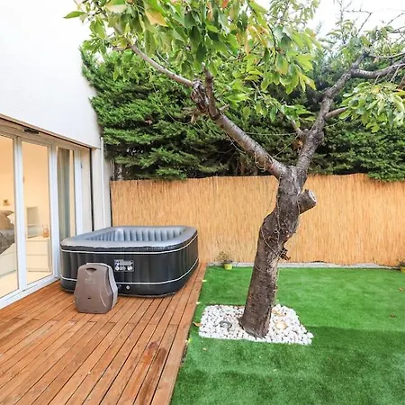 Apartment Amazing Garden In City Center - Aircon Nice