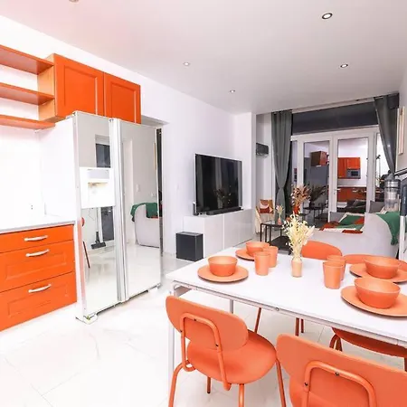 Apartment Amazing Garden In City Center - Aircon