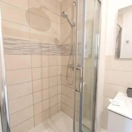 Centre-ville En Etage Refait A Neuf Apartment Nice