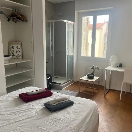 Chambre Double Avec Salle De Bain Privative En Plein Coeur De Nice Homestay *