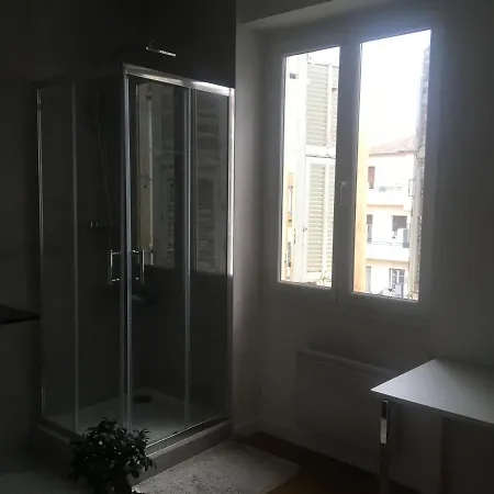 Homestay Chambre Double Avec Salle De Bain Privative En Plein Coeur De Nice *