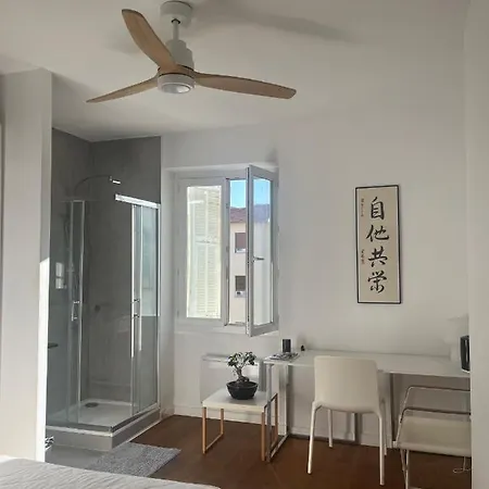Chambre Double Avec Salle De Bain Privative En Plein Coeur De Nice Homestay *