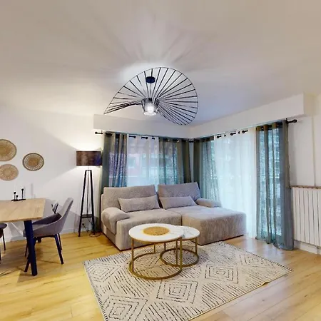 Cosy 2 Bedroom Near Port Apartment *
