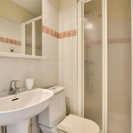 Apartment W 2 Bathrooms At 400m From The