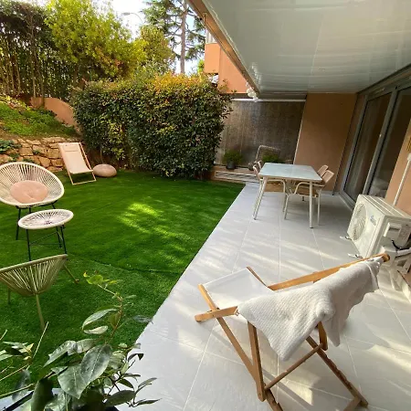 Cosy 2 Pieces, Jardin Privatif Et Piscine Fabron Appartement