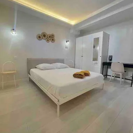 Le Bashkir - Spacieux Avec Terrasse - Wifi - Pres Et Aeroport - Tram Et Supermarches Apartment