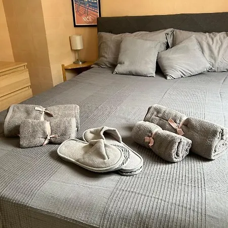 Lumineux Avec Balcon à Proximité De La Appartement