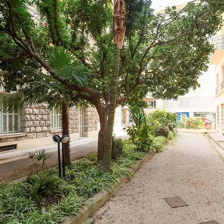 - Carre D'or Apartment *