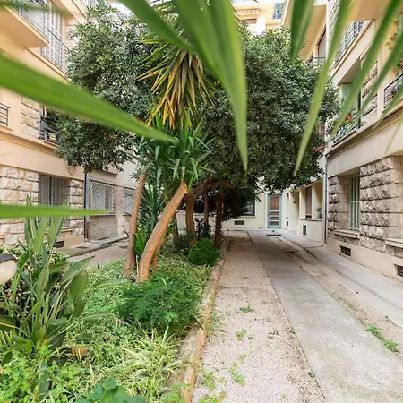 - Carre D'or Apartment *