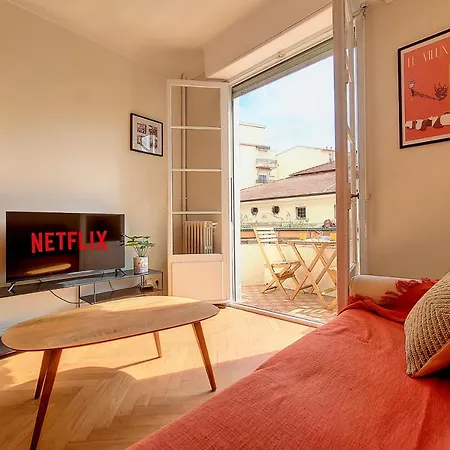 Apartment Nestor&jeeves - Pantai - Cozy With Balcony
