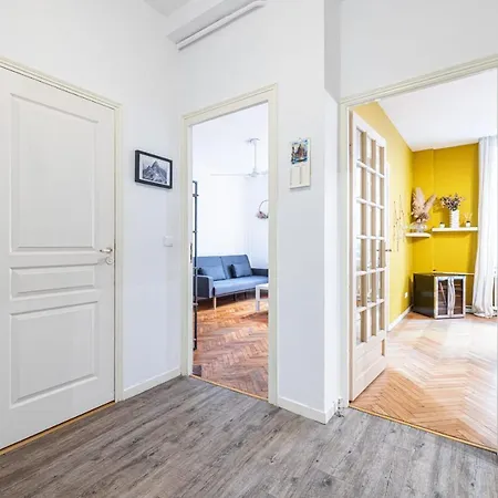Spacious And Elegant With Sunny Terrace Nice
