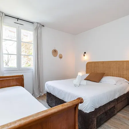 2 Bdrs & Parking In The Old Town ! Appartement *