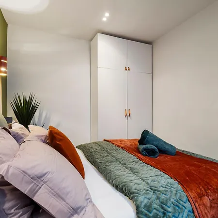 Renting - 9b Massena - Chic Escape In The Heart Of Comfort & Charm ! Apartment