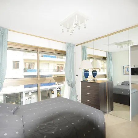 Centre Promenade Golden Square Terrace 1 Min Walk To The Beach Ac Apartment Nice