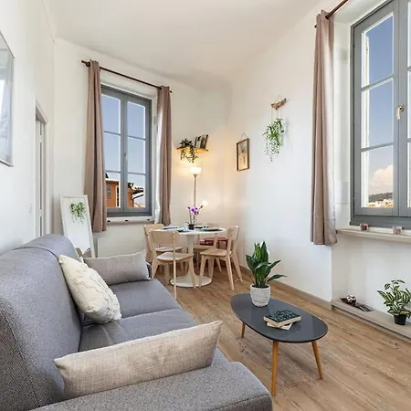 Vieux-nice Avec Soleil Et Vue Exceptionnelle ! Apartment