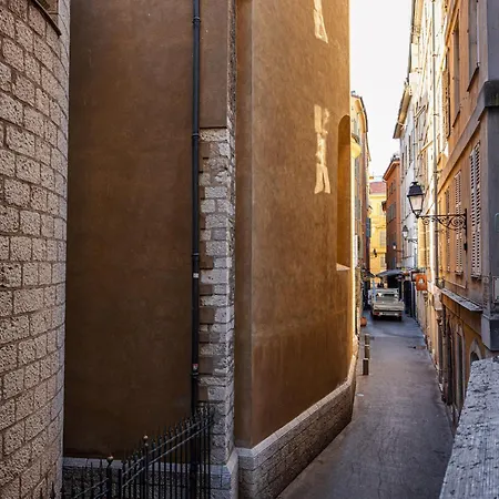 Charming 1 Bdr Old Town Appartement
