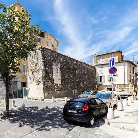 Appartement 2 Bdrs & Parking In The Old Town ! *