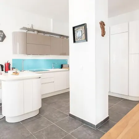 Appartement #22 Emma 2bdr Balcony Center Town 2mins Tramway *