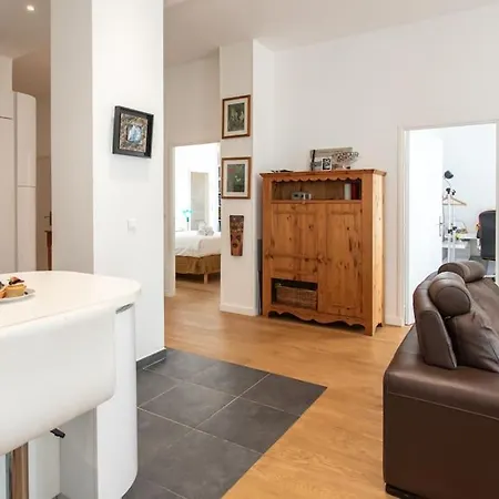 Appartement #22 Emma 2bdr Balcony Center Town 2mins Tramway