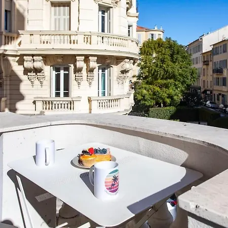 Appartement #22 Emma 2bdr Balcony Center Town 2mins Tramway