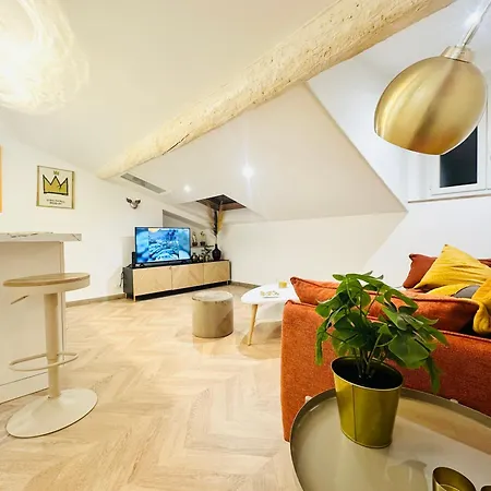 Elegant Mansardé-place Du Pin Appartement *