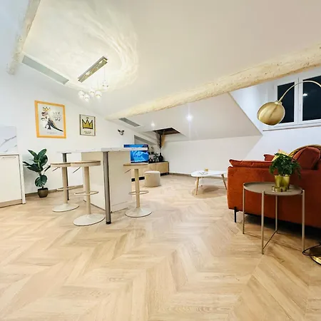 Elegant Mansardé-place Du Pin Appartement Nice