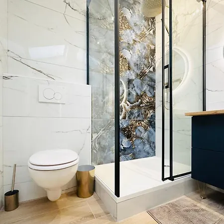 Elegant Mansardé-place Du Pin Appartement