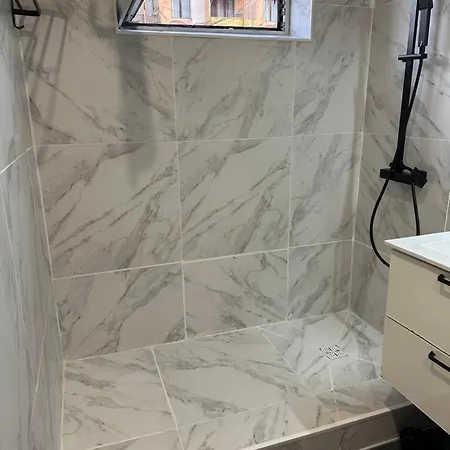 Location In Private Security With Free Parking, 1 Minute From Tramway, 9 Minutes From De Center, Accessible Transports Séjour chez l'habitant *