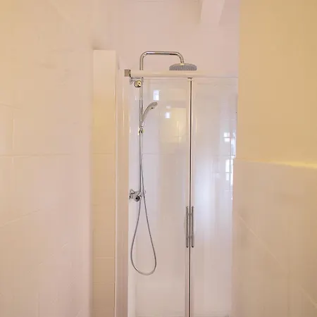 Beaux Studio En Plein Coeur Du Prestigieux Quartier Du Port Apartment