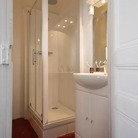 Beaux Studio En Plein Coeur Du Prestigieux Quartier Du Port