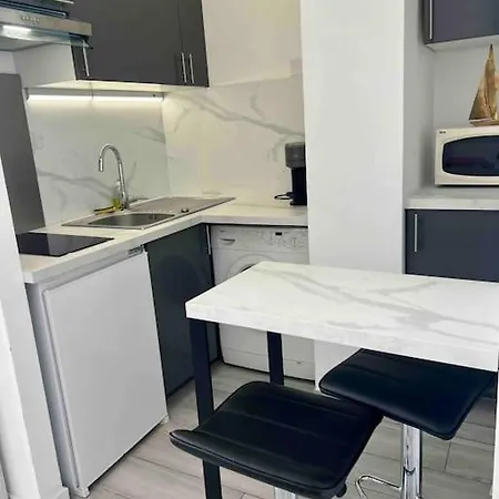 Beautiful & Cosy Studio - Port De Apartment *
