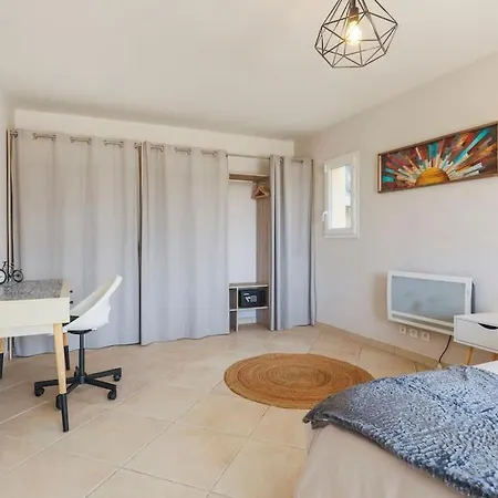 Villa Spacieuse Niçoise Au Calme Avec Piscine *