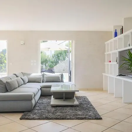 Villa Spacieuse Niçoise Au Calme Avec Piscine
