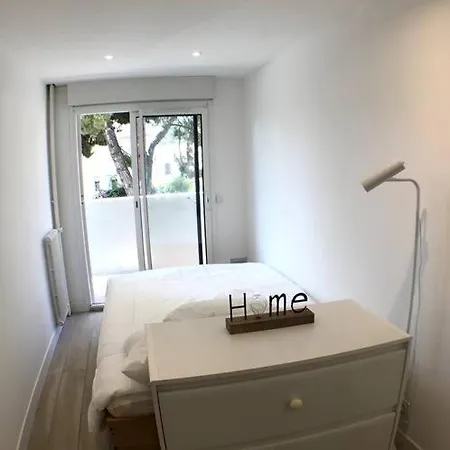 Appartement Bas Cimiez- Coquet F1, Climatisée, Parking Nice