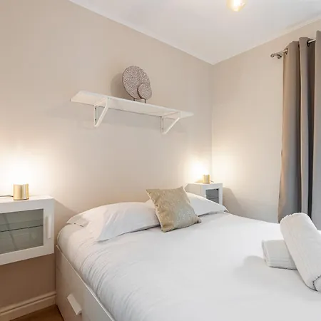 Appartement Lovely 1 Bdr Port Area *