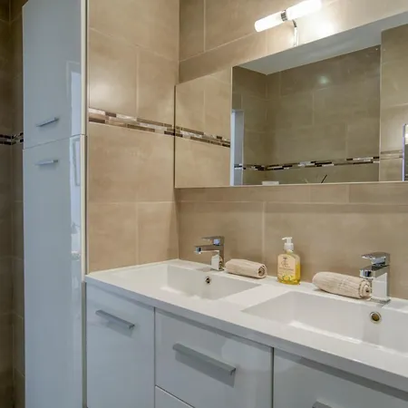 Sublime, Modern, Balconies, A/c, Refurbished Appartement *