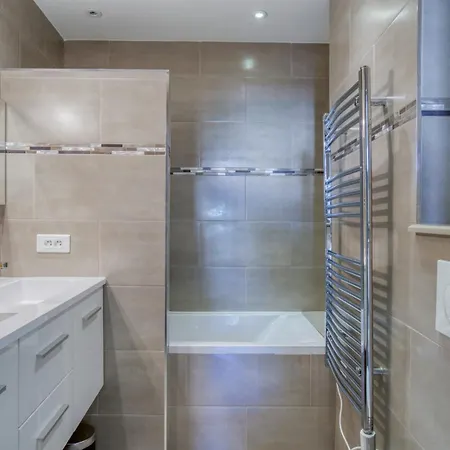 Sublime, Modern, Balconies, A/c, Refurbished Appartement *
